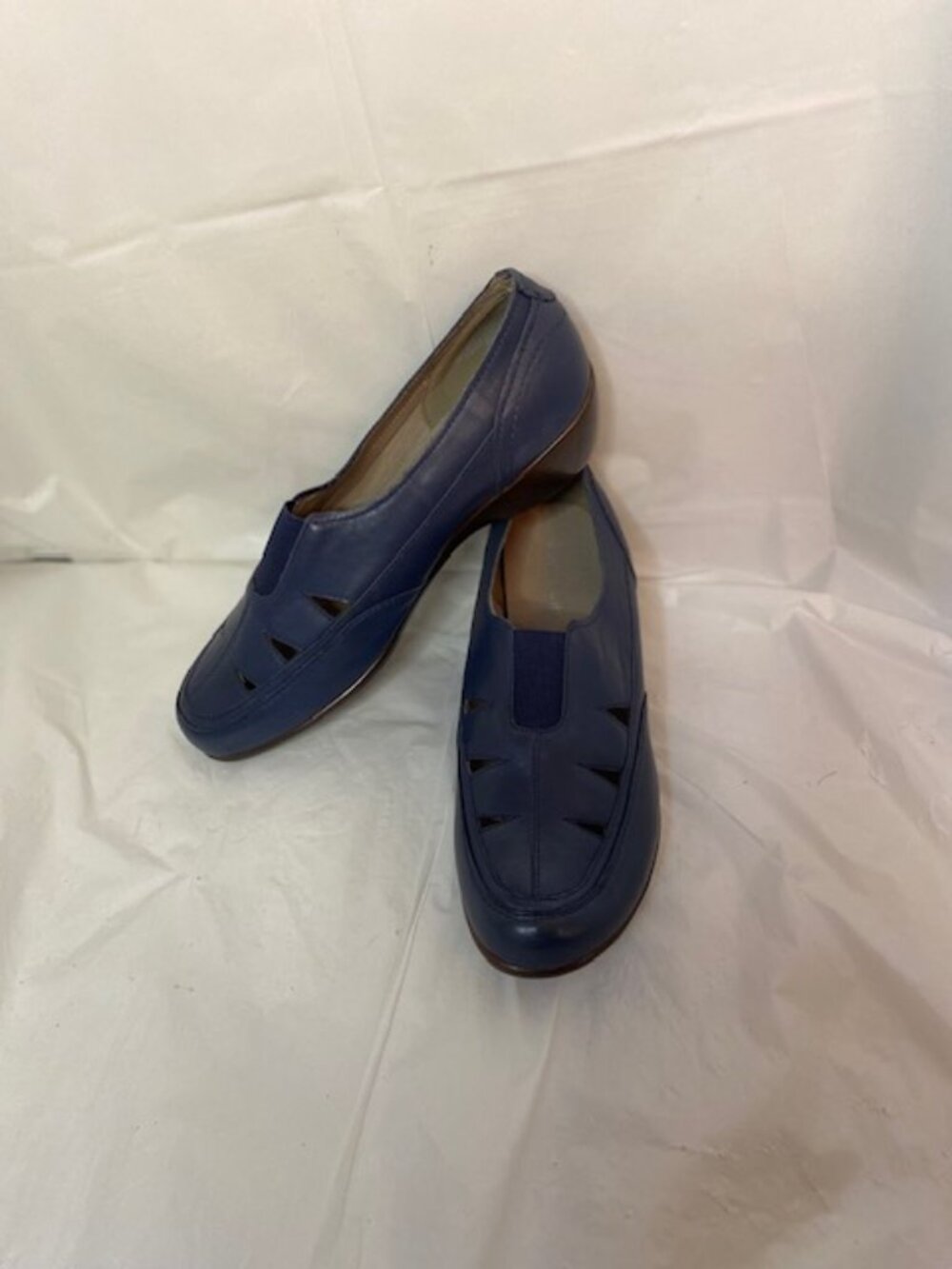 Easy Spirit Daisie Women's Cutout Slip-On Loafers Navy Blue Leather Size 7.5M